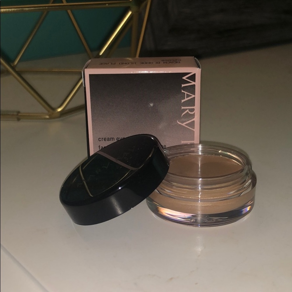 ***DISCOUNT MARY KAY*** Cream Eye Color